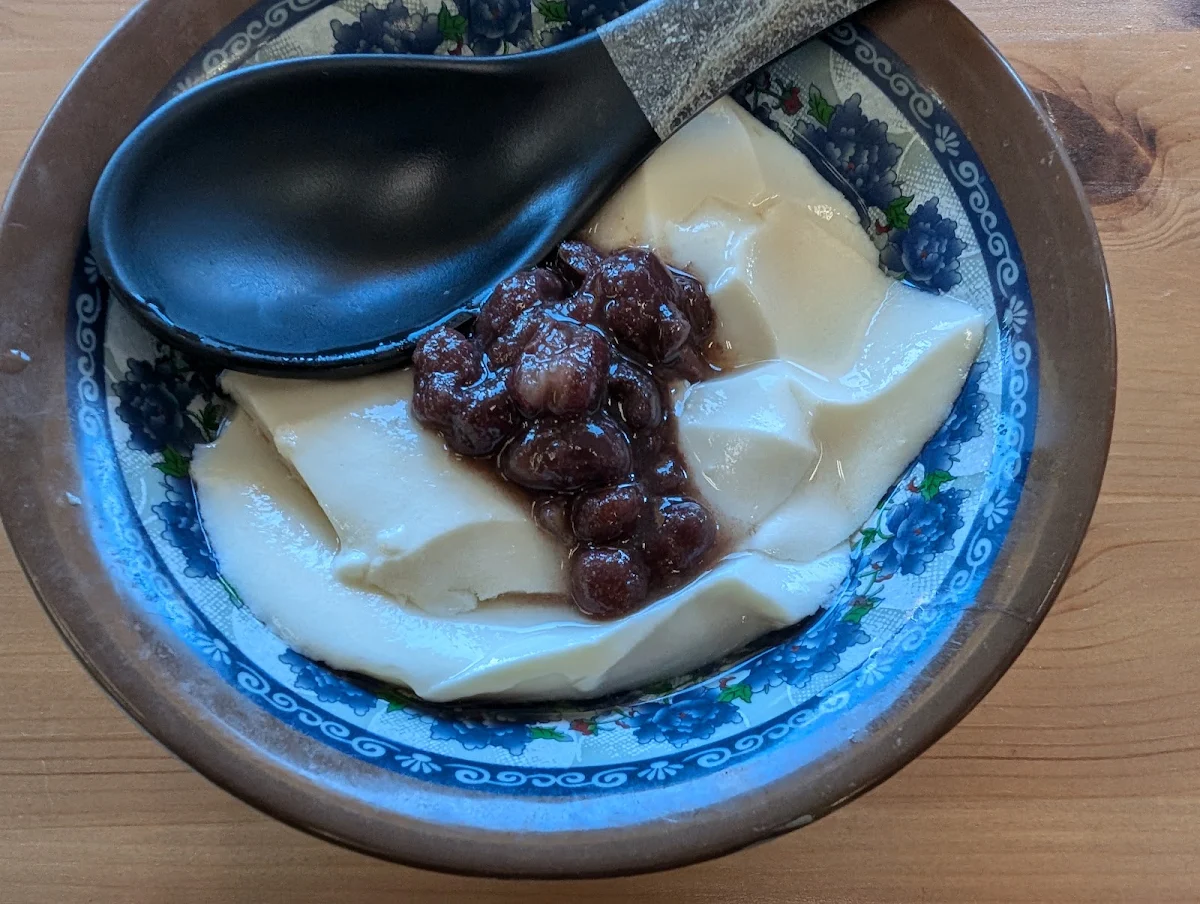 home made tofu pudding with red bean 红豆豆腐花